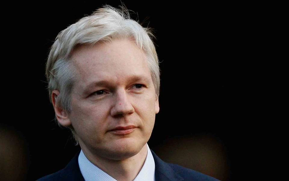 «Γκρέμισε» το twitter με το ελληνορθόδοξο μήνυμα του ο ιδρυτής των WikiLeaks